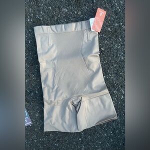 FEELINGIRL NWT BEIGE WOMENS XS/SMALL BODY SHAPER SHAPEWEAR